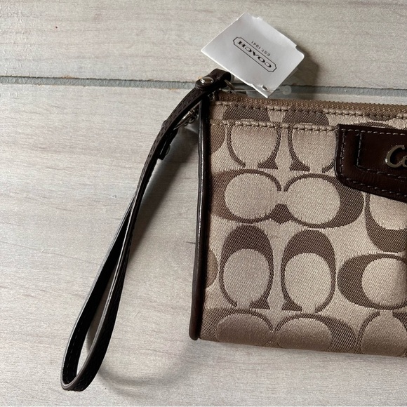 NWT 100% Authentic Coach Ashley Signature Satin Zippy Clutch Wallet - Picture 3 of 6